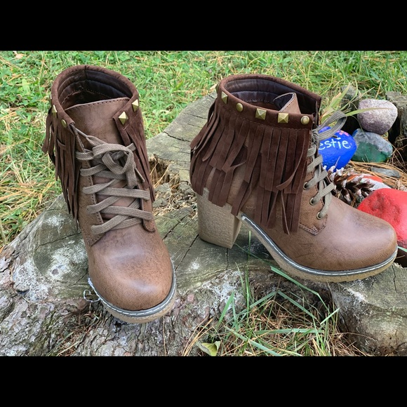 Brown Lace up Boots - Picture 7 of 7